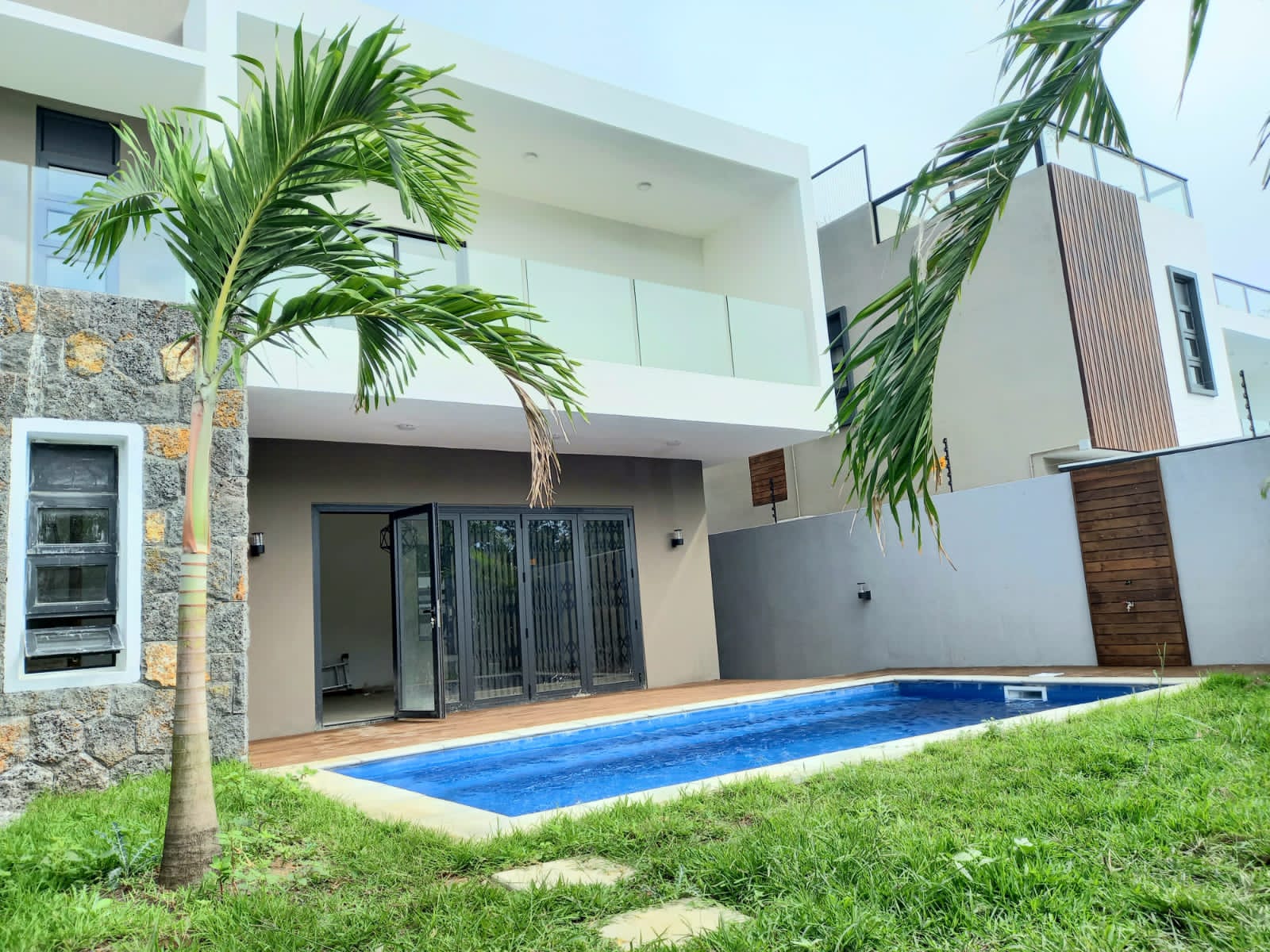 Brand new contemporary villa for sale in Grand Bay
