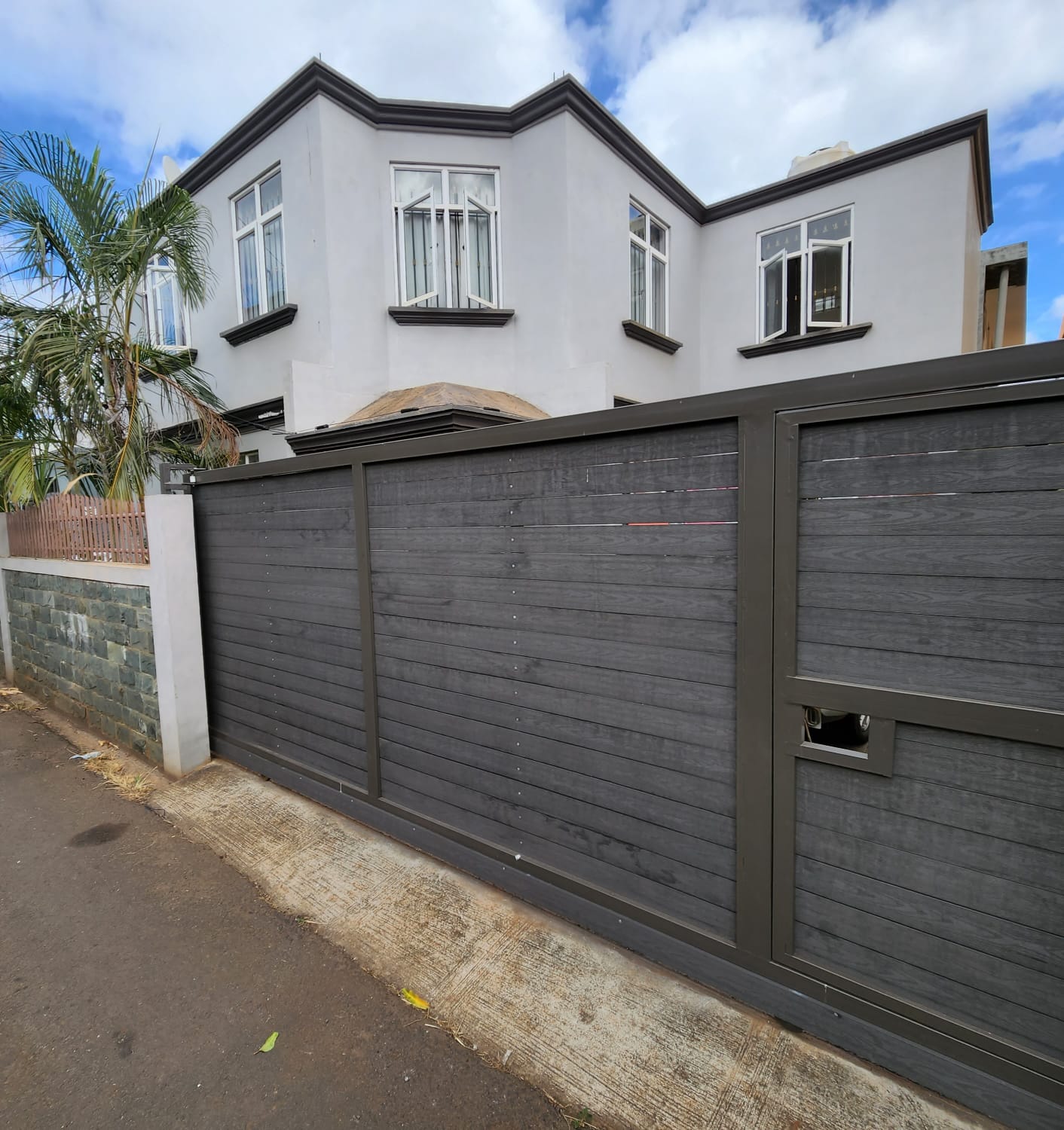 House for sale in Baie du Tombeau